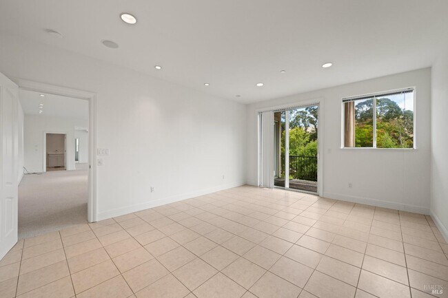 Building Photo - 10 Warrens Way