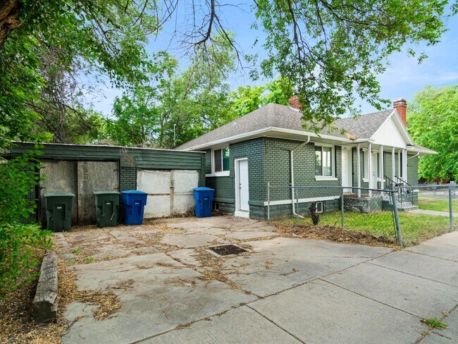 Building Photo - 3002 Porter Ave