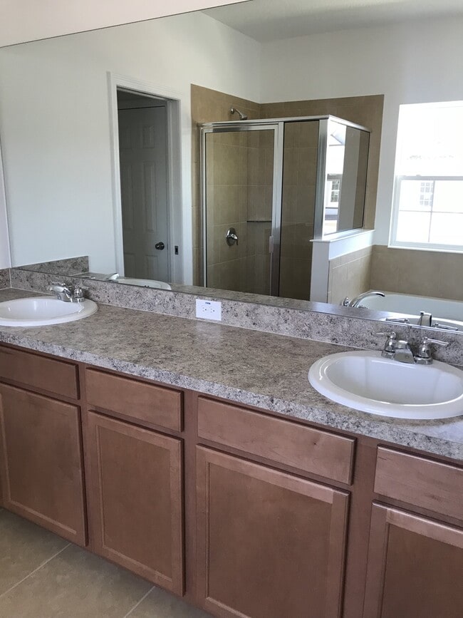 Building Photo - TWO BEDROOM TOWNHOUSE WITH LOFT AND PRIVTE...