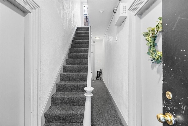 Building Photo - 19 S Russell St