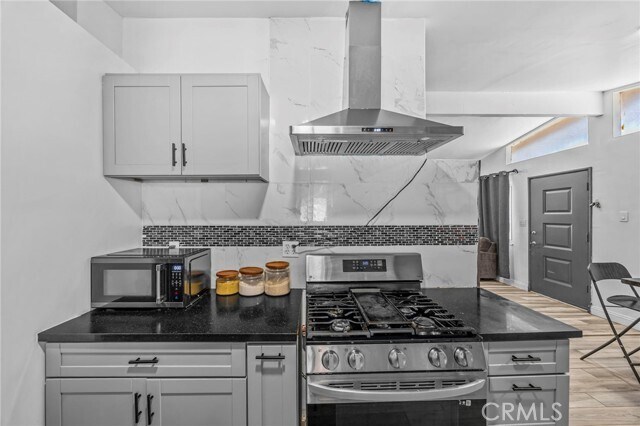Building Photo - 9417 Mango Ave