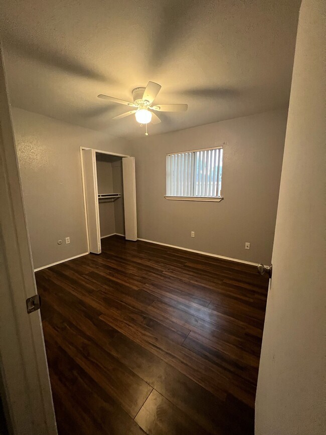 Building Photo - 8103 Edgebrook Forest Ct