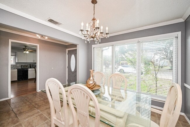 Building Photo - 13102 Richmond Ave