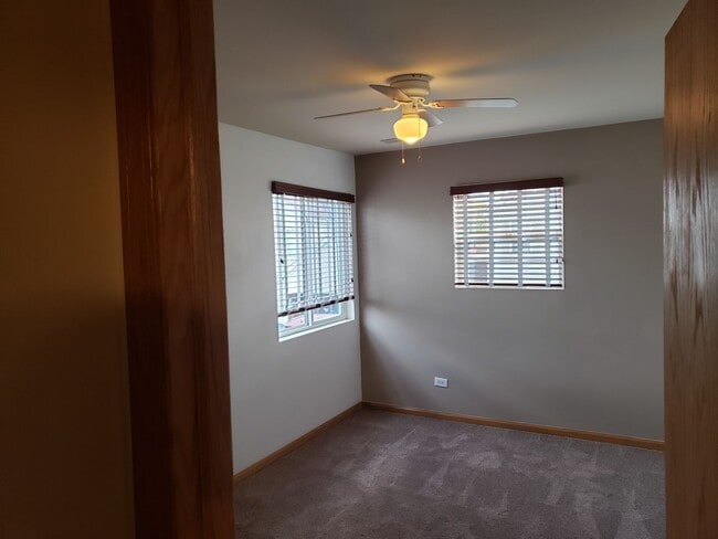 Building Photo - Updated 3 bd 2.5 ba updated home