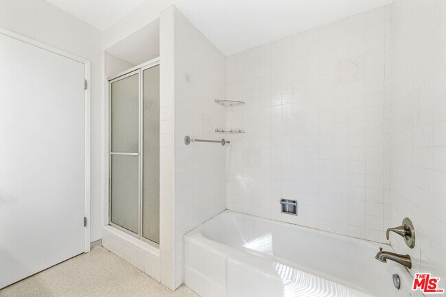 Building Photo - 8900 Alto Cedro Dr