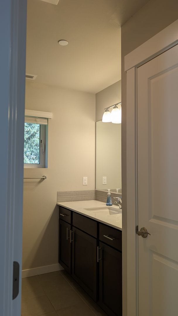 Building Photo - Mill  Creek 3 bedroom Townhome