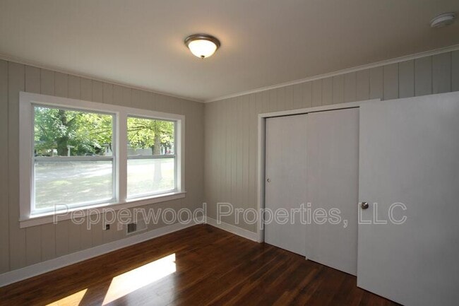 Building Photo - 115 1st Ave
