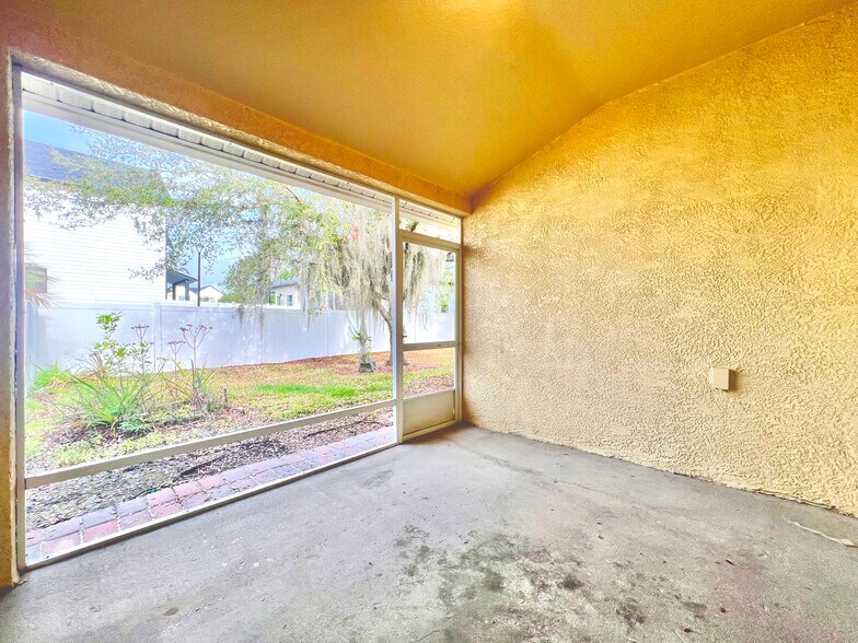 Building Photo - 1131 Zephyrhills Byp