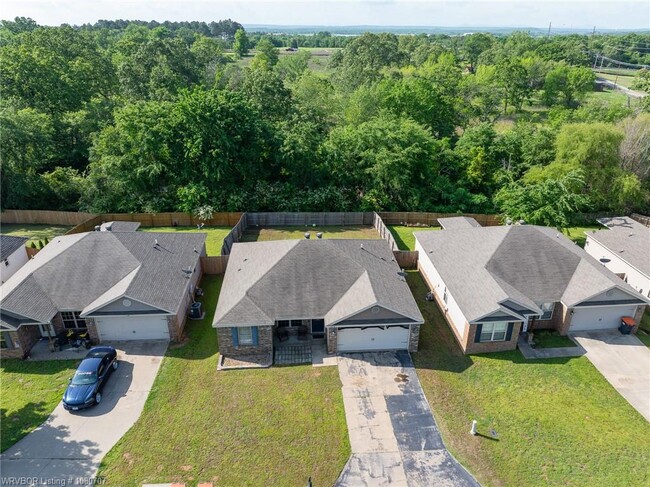 Building Photo - 2409 Crestview Ln