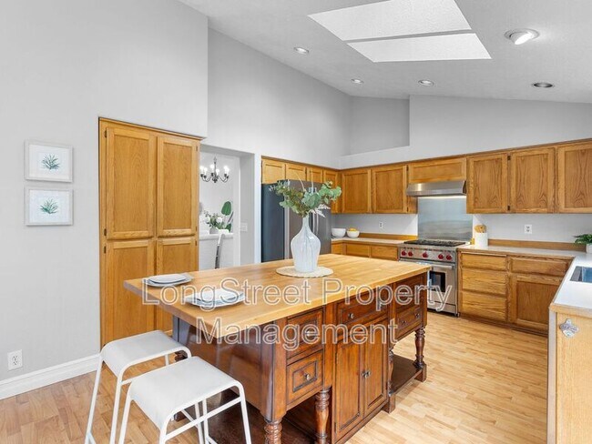 Building Photo - 15926 SW Hampshire Terrace