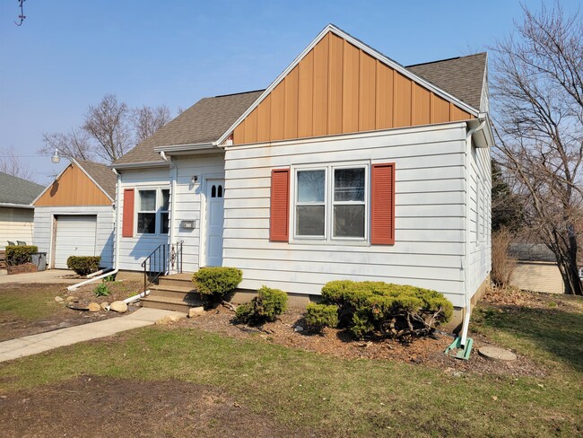 Building Photo - 812 Newman Ave