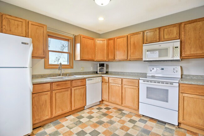 Building Photo - 603 12th Ave NW