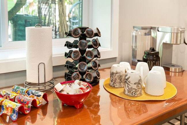 Building Photo - 4042 1st Ave NE