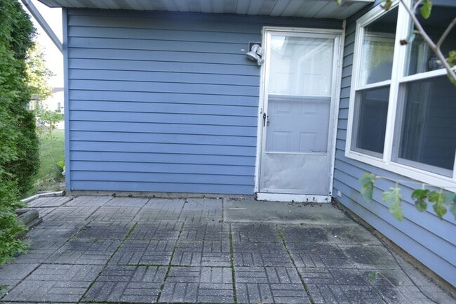 Building Photo - 1076 Crestwood Ln