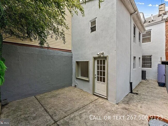 Building Photo - 907 N 5th St