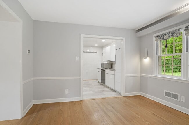 Building Photo - 35 Skylark Rd