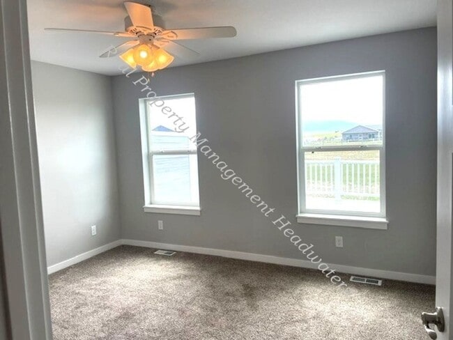 Building Photo - 3 Bedroom 2 Bath House For Rent
