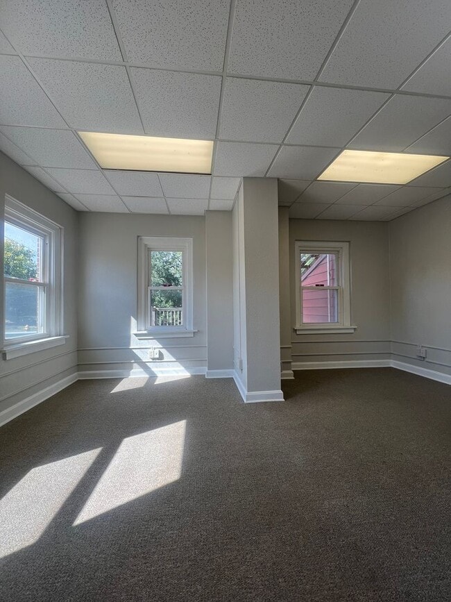 Building Photo - 602 3rd Ave N