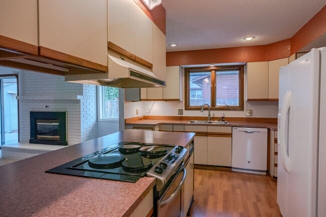 Building Photo - Single Floor Home! 3 bedroom, 3 bathrooms ...