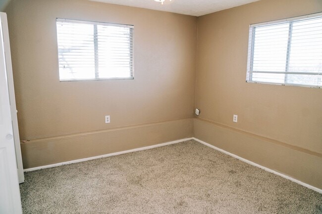 Building Photo - SMALL DOG FRIENDLY!!!  Meadow Street House