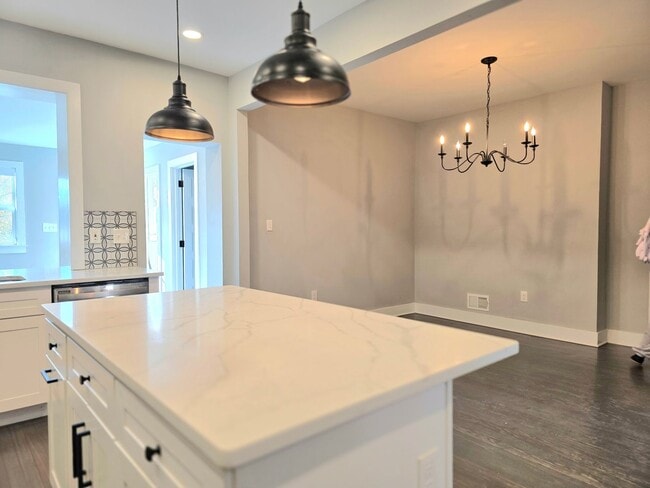 Building Photo - Gorgeous one of a kind 5 bedroom home fully updated