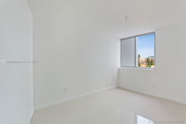 Building Photo - 488 NE 18th St