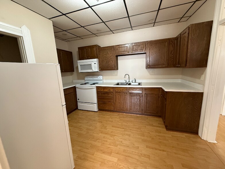 Building Photo - 610 S Blanchard St