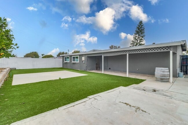 Building Photo - Imperial Beach, Gorgeous 4 bed 2 bath home...