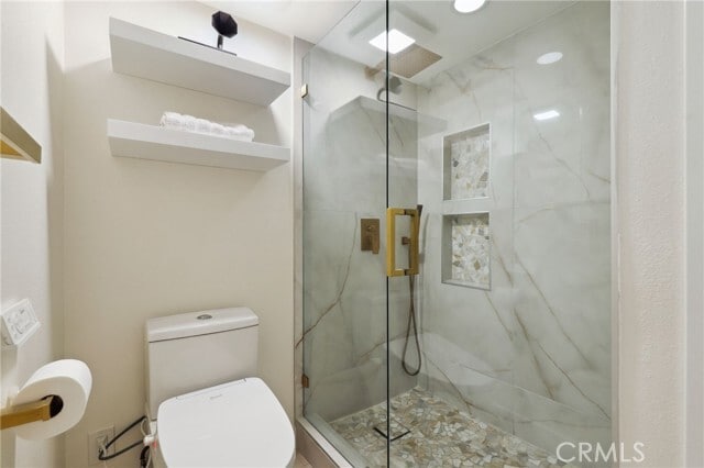 Building Photo - 2425 Vista Hogar