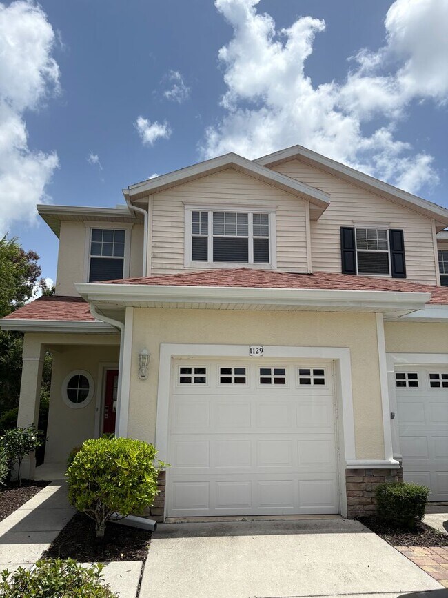 Building Photo - Furnished Townhome in Lakeside