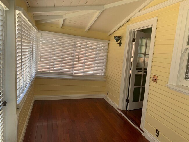 Building Photo - 1915-1919 Berkeley Way