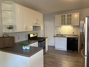 Building Photo - 10-12 Rockdale Ave