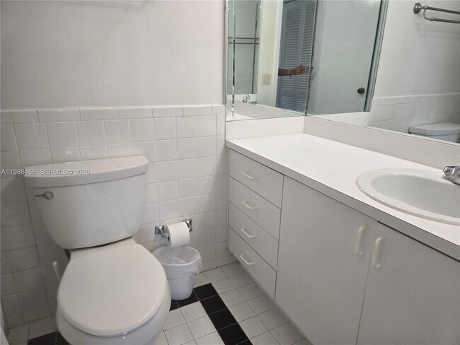 Building Photo - 3505 S Ocean Dr