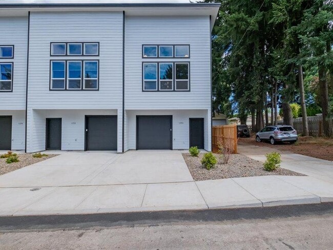 Building Photo - 1392 Overlook Ave NW