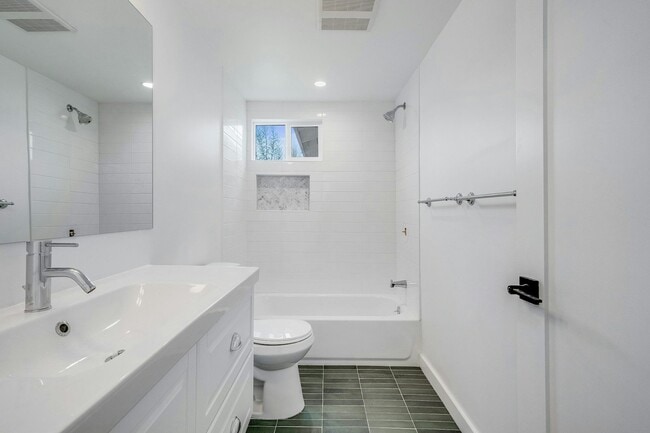 Building Photo - 2320 1/2 Alta Street