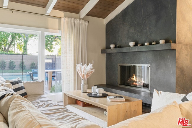 Building Photo - 4731 Deseret Dr