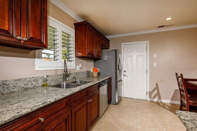 Building Photo - 395 Deep Dell Rd