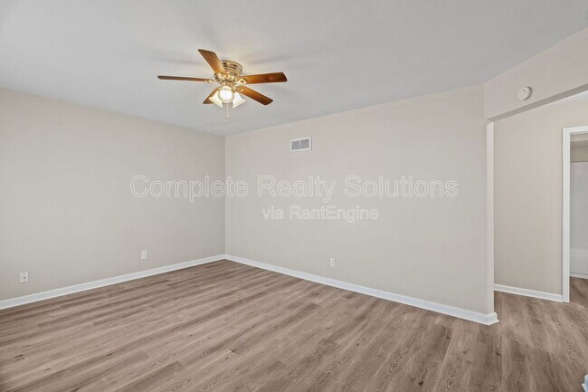 Building Photo - 9750 Lorna Ln