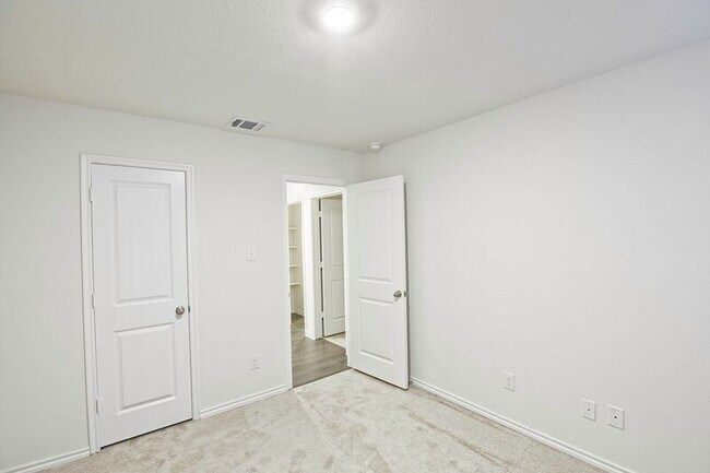 Building Photo - 1111 Emerald Gate Dr
