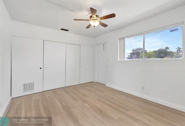 Building Photo - 4525 NE 21st Ave