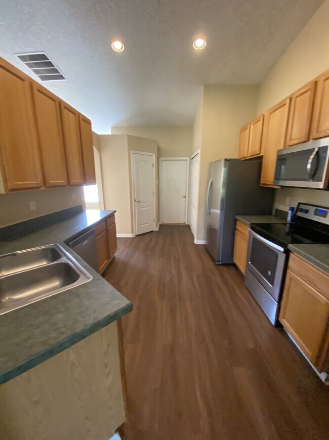Building Photo - FOR RENT:  Charming 3-Bedroom Home with Sp...