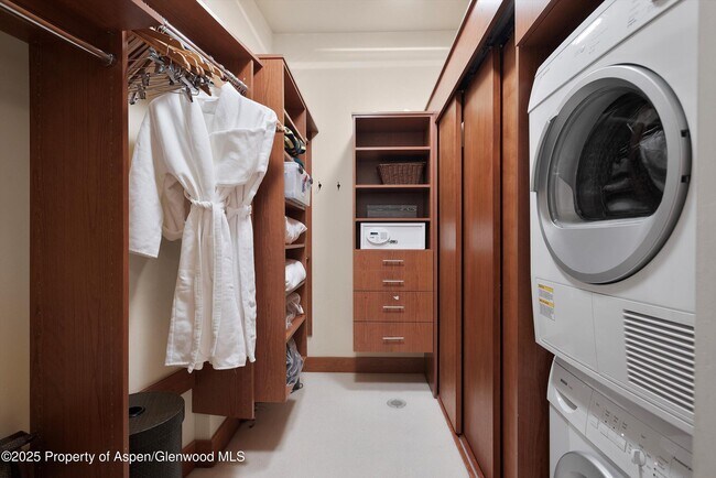 Building Photo - 714 S Galena St