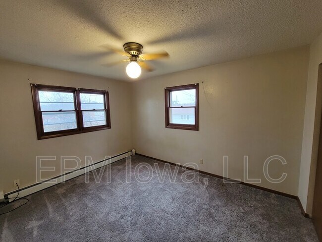 Building Photo - 256 32nd St NW