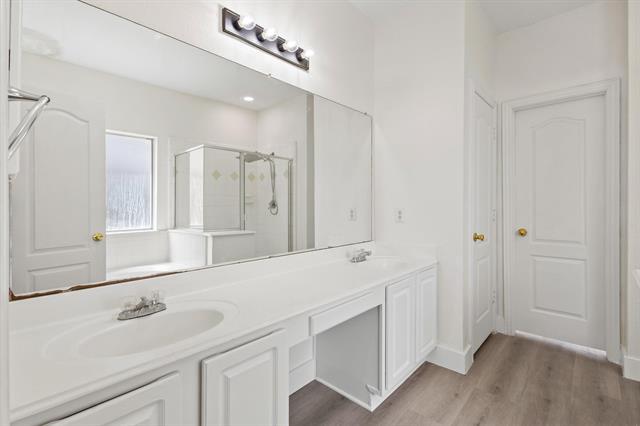 Building Photo - 3805 Wellington Dr