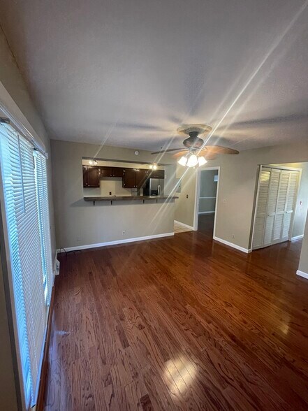 Building Photo - 6947 Highland Park Dr
