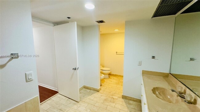 Building Photo - 1717 N Bayshore Dr