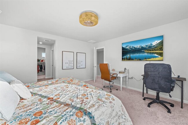 Building Photo - Windsor Home