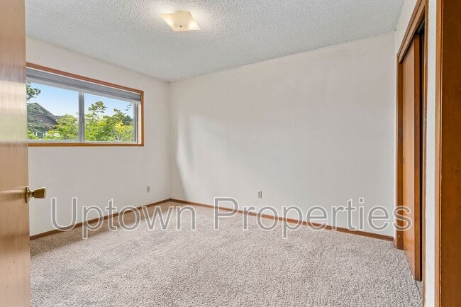 Building Photo - 8055 NE Flanders St
