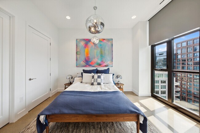 Building Photo - 900 W Washington Blvd