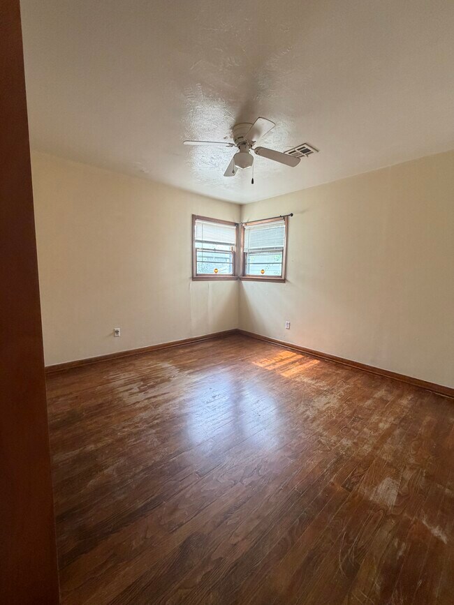 Building Photo - 716 S McFarland St